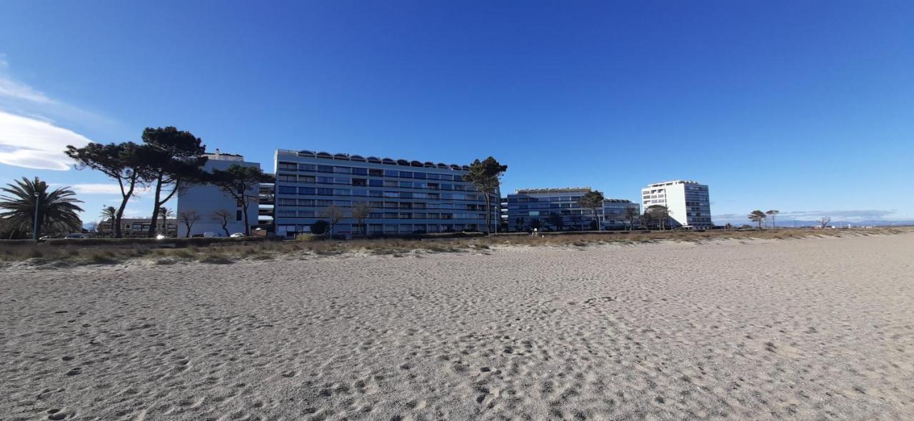 Port Cipriano Sur Les Toits , Vue Panoramique Sur La Mer Saint-Cyprien  Exteriér fotografie